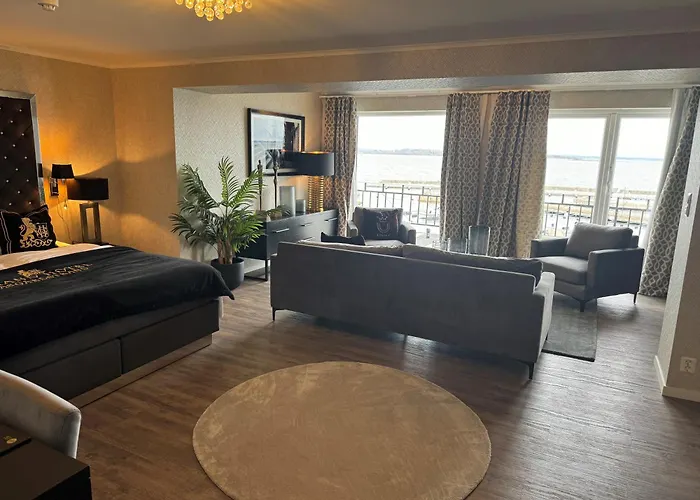 Grand - Unike Hotel 4*